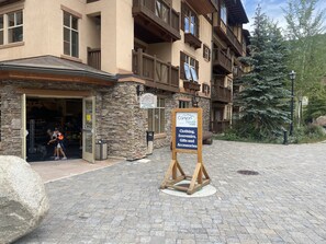 Exterior - Solitude 3 Bedroom Ski in and Ski out (Brighton)