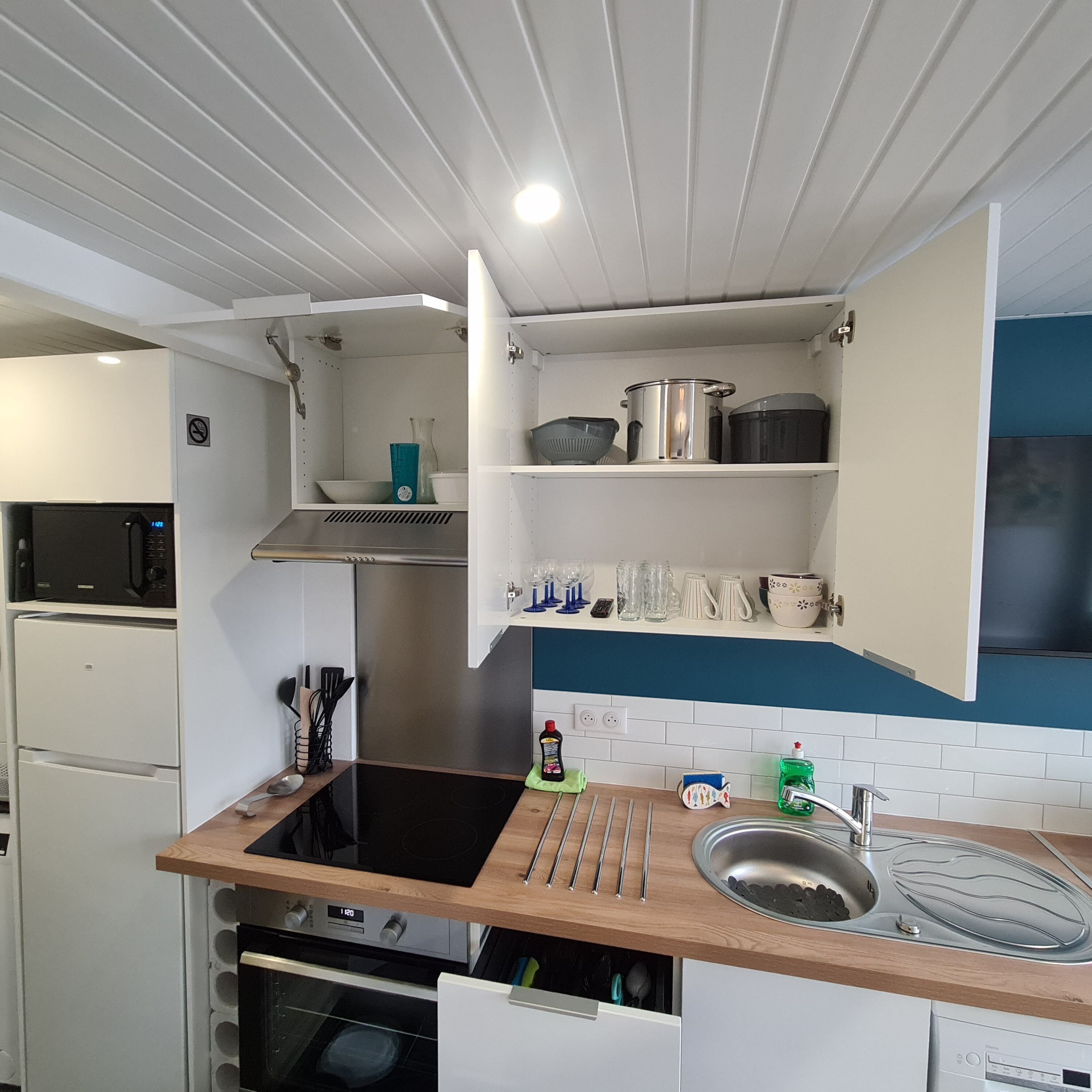 Centre-ville, Plage A 80M , 1 Chambre, Wifi ,linge DE LIT Fourni