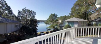 Pet-Friendly Pinehurst Treehouse - For Extended Stays