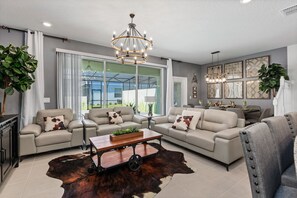 Smart TV, videogiochi, tavolo da ping pong