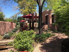 Property grounds - BOUTIQUE HOTEL - King deluxe Suite 1/2 mi. from Santa Fe Plaza (Santa Fe)