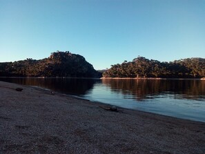Sun-loungers - Villa Costa Madrid with private pool and views of the reservoir, up to 10 people. (MD)