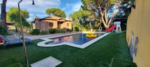 Outdoor pool - Villa Costa Madrid with private pool and views of the reservoir, up to 10 people. (MD)