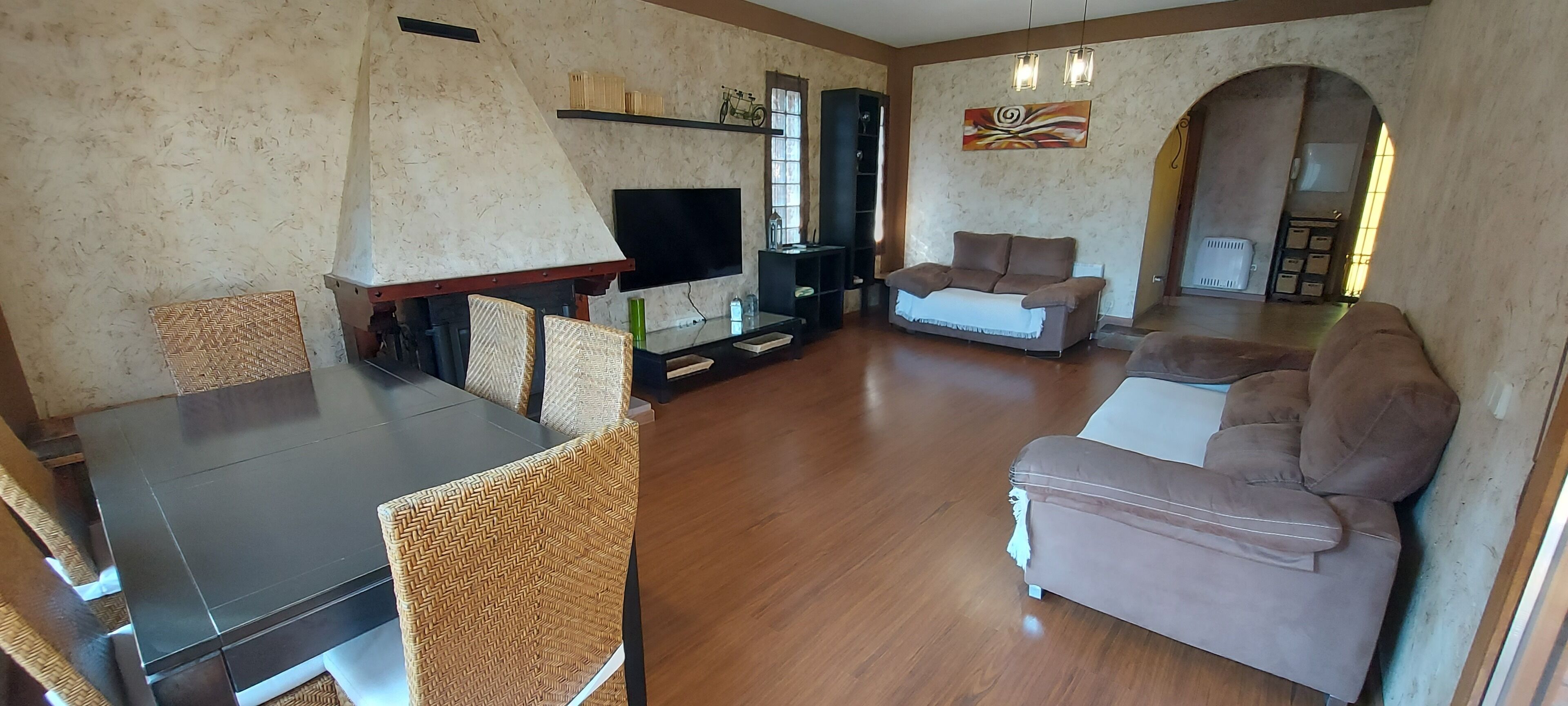 Villa Costa Madrid con piscina privada y vistas al pantano, hasta 10 personas.