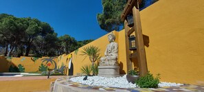 Exterior detail - Villa Costa Madrid with private pool and views of the reservoir, up to 10 people. (MD)