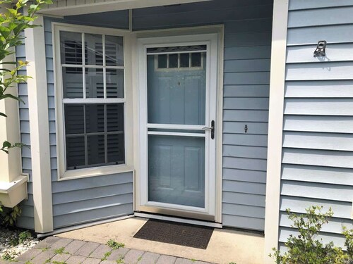 Beautiful 4/2, Golf, Pool & Games!