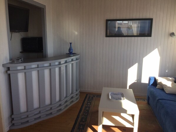 TV, stereo, offices