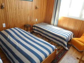 2 bedrooms, desk, iron/ironing board, travel crib
