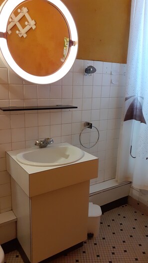 Bathtub, hair dryer, towels, soap