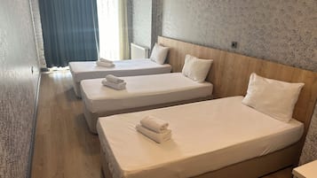 Economy Apartment, Multiple Beds | Desk, laptop workspace, free WiFi, bed sheets