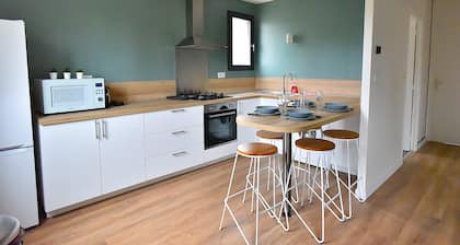 Cosy, fully-equipped, refurbished F2