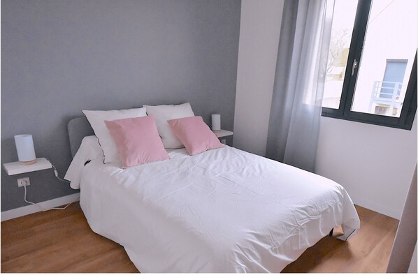 2 bedrooms, iron/ironing board, travel crib, free WiFi