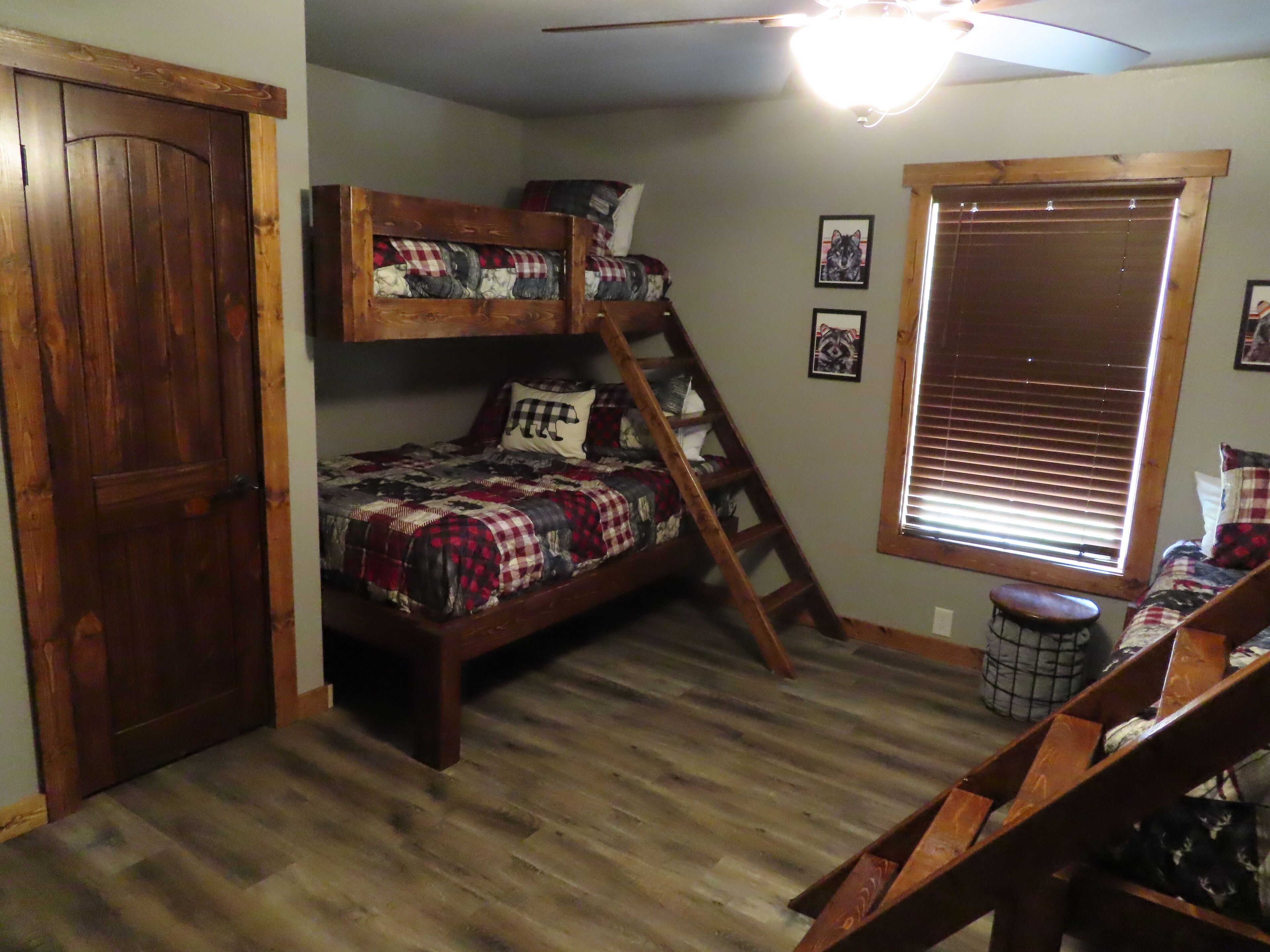 3/4 Mile from Wilderness Rider Buffalo Ranch,near Buffalo River w/RV Elec Hookup