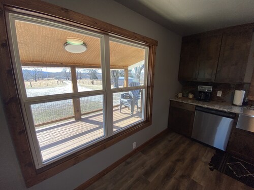 3/4 Mile from Wilderness Rider Buffalo Ranch,near Buffalo River w/RV Elec Hookup