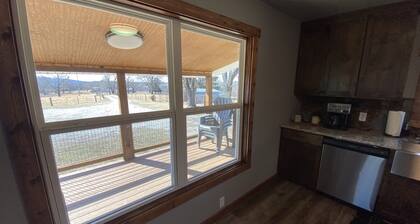 3/4 Mile from Wilderness Rider Buffalo Ranch,near Buffalo River w/RV Elec Hookup