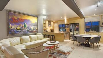Exclusive Townhome | Living area