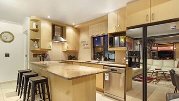 Exclusive Townhome | Private kitchen | Electric kettle