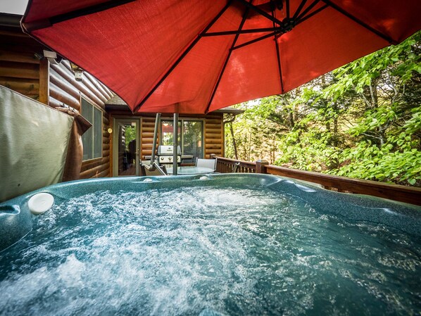 Outdoor spa tub - Lookout Point Cabin-Long Range Mt View-PAVED ROADS-Hot tub-Fire Pit-Dog friendly (Blue Ridge)