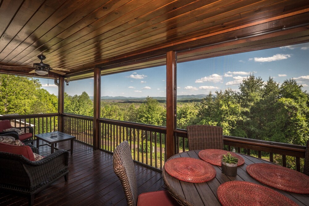 Cabin-Lookout Point-Long Range Mt Views-Hot tub-Fire Pit-Game Room-Dog friendly