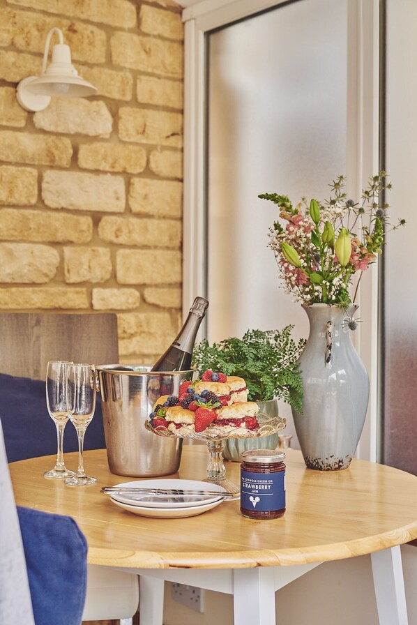 Family Cottage, Private Bathroom | Interior - Oakey Cottage (Cheltenham)