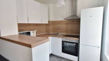 Periquera, comedor y isla de cocina