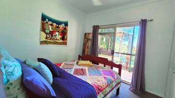 3 bedrooms, iron/ironing board, travel crib, WiFi (free)