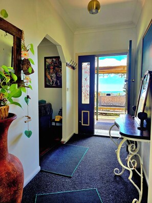 Interior - Ocean views on the horizon, Hot spa,pet friendly, fire pit, bbq, fully equipped. (Bonogin)