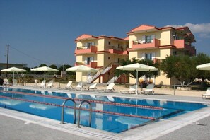 Outdoor pool - Nautilus Hotel (Kefalonia)