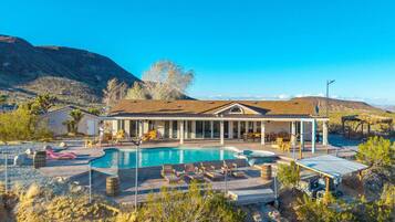 Piscina externa, piscina infinita