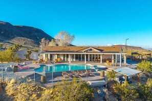 Outdoor pool, an infinity pool