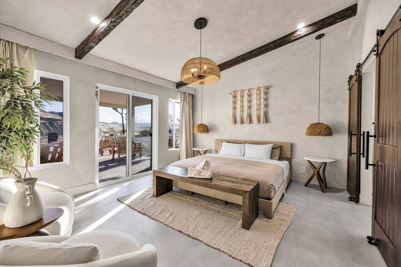 5 bedrooms, desk, iron/ironing board, free WiFi