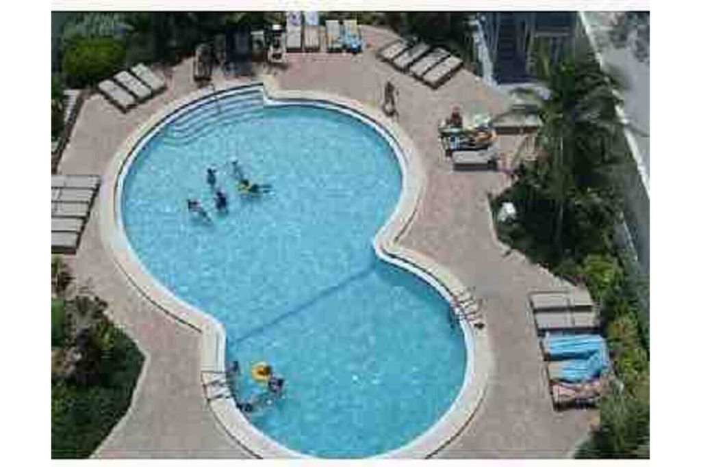 Beautiful ocean view condo steps from beach 2/2