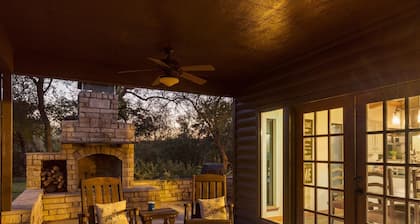 Brazos Riverfront Cabin - Near PK Lake & Rocker B Ranch!
