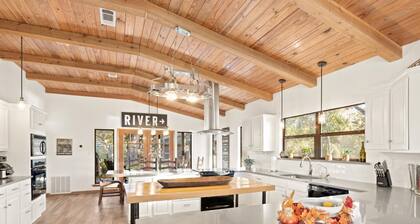 Brazos Riverfront Cabin - Near PK Lake & Rocker B Ranch!