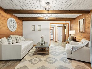 Smart TV, caminetto, lettore DVD