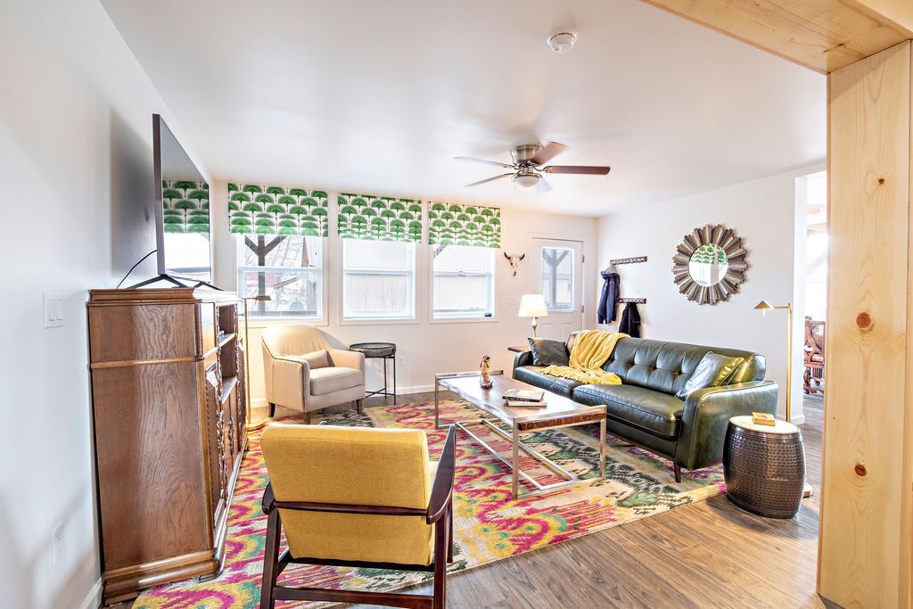 Gorgeous Chilkat Tower #1, 2BR Condo, downtown