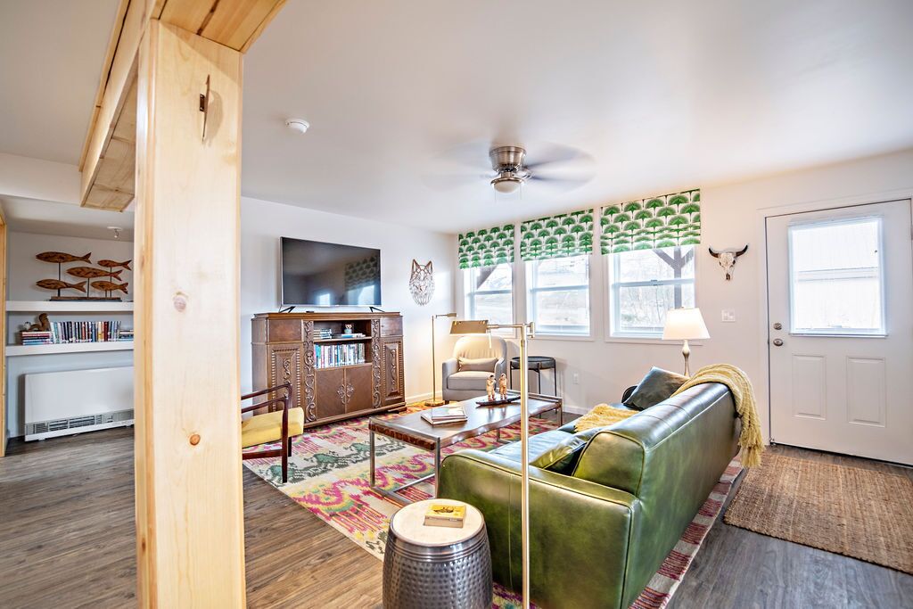 Gorgeous Chilkat Tower #1, 2BR Condo, downtown