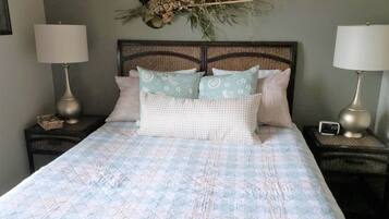 1 slaapkamer, een strijkplank/strijkijzer, wifi, beddengoed