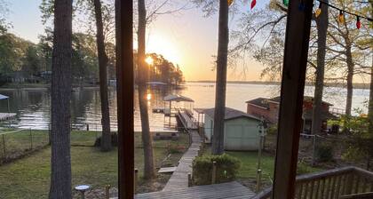 Fantastic get away house on lake
