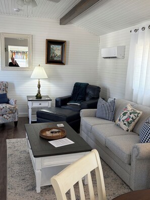 Una televisión, libros