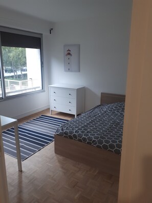2 bedrooms, WiFi - Short-term flat sharing: 22€ per person per night (Reims)