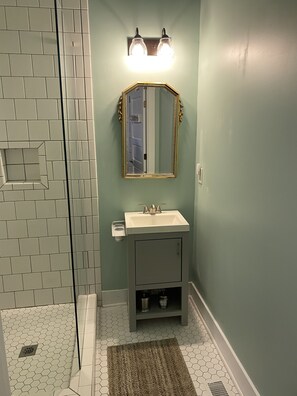 Shower, hair dryer, towels, soap - Tally Ho Let’s Go - Atlanta (Atlanta)