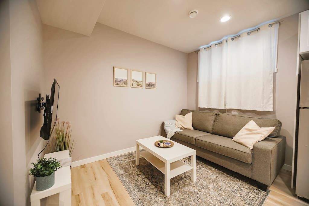 The Bentley - **Close to Downtown and River!!**❤️