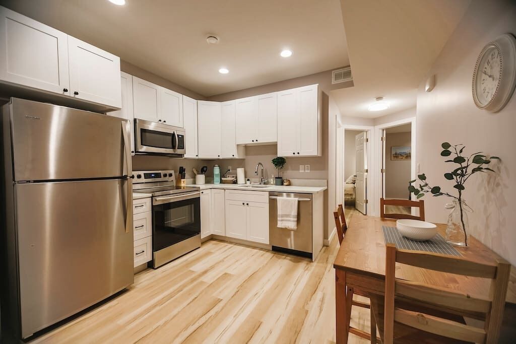 The Bentley - **Close to Downtown and River!!**❤️