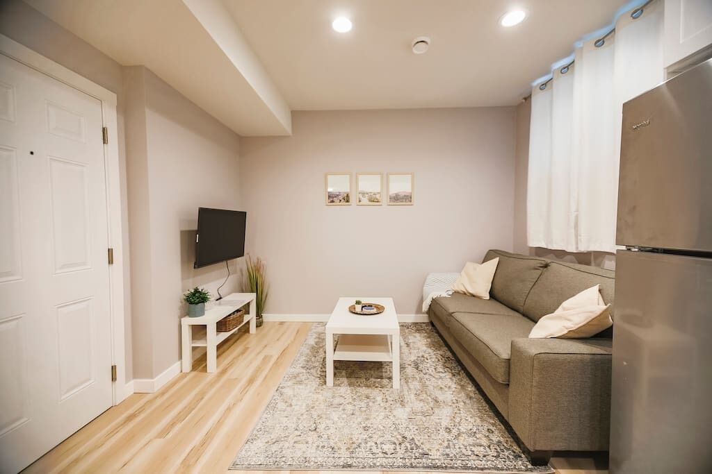 The Bentley - **Close to Downtown and River!!**❤️