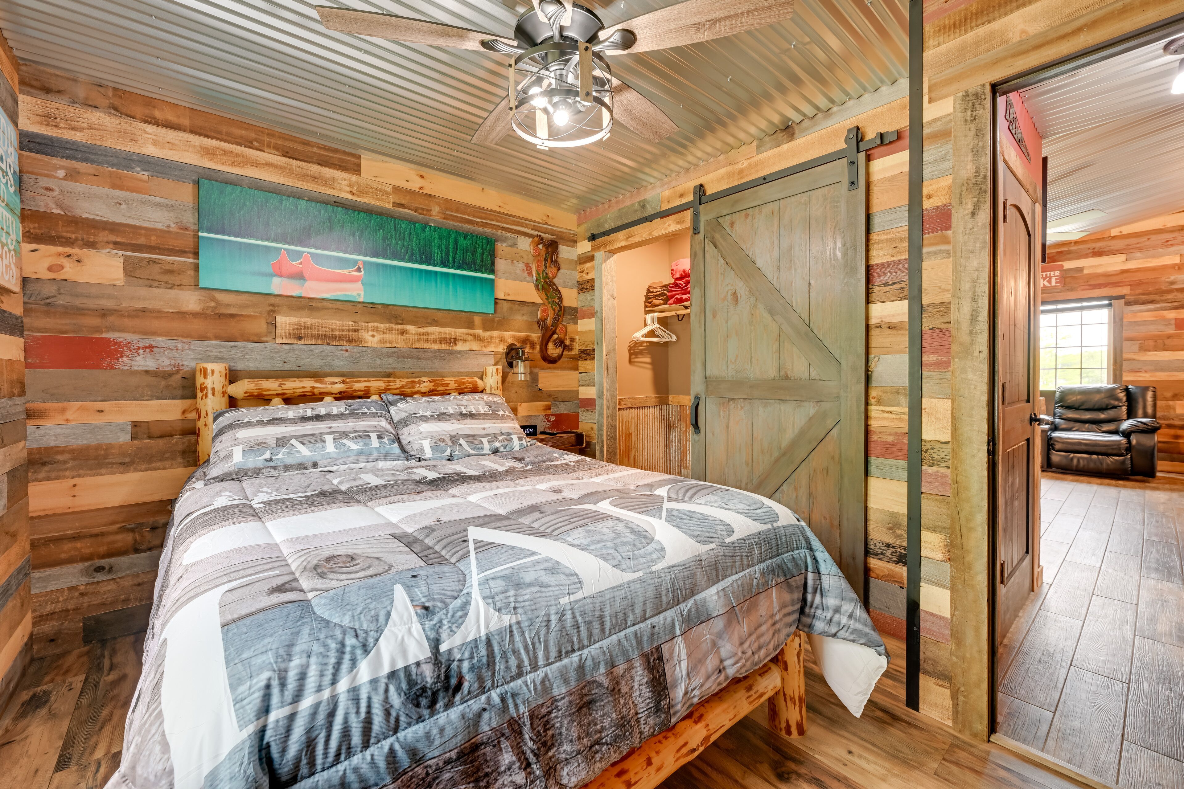 2 bedrooms, iron/ironing board, internet, bed sheets