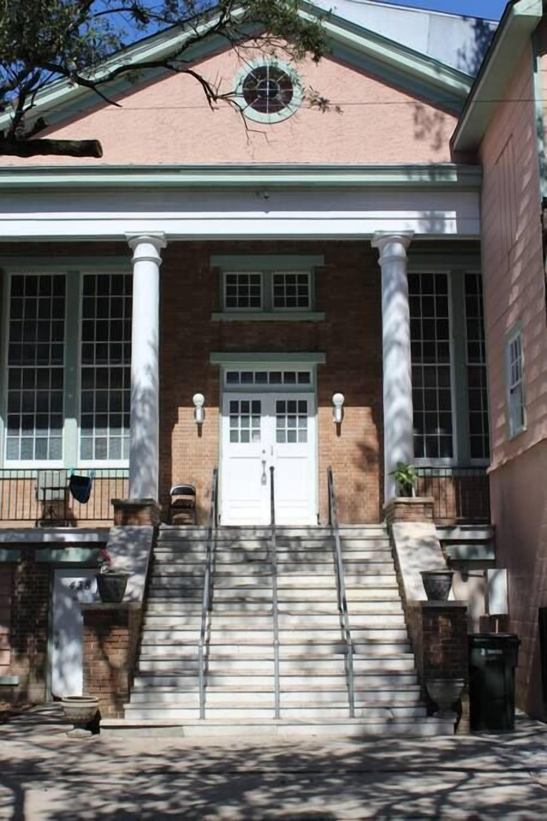 Luxurious Loft In Historic Building