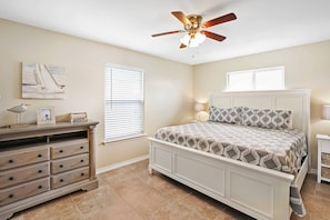 3 bedrooms, iron/ironing board, WiFi, bed sheets - Flock On-Pet friendly beach house close to the beach, golf cart zone (Port Aransas)