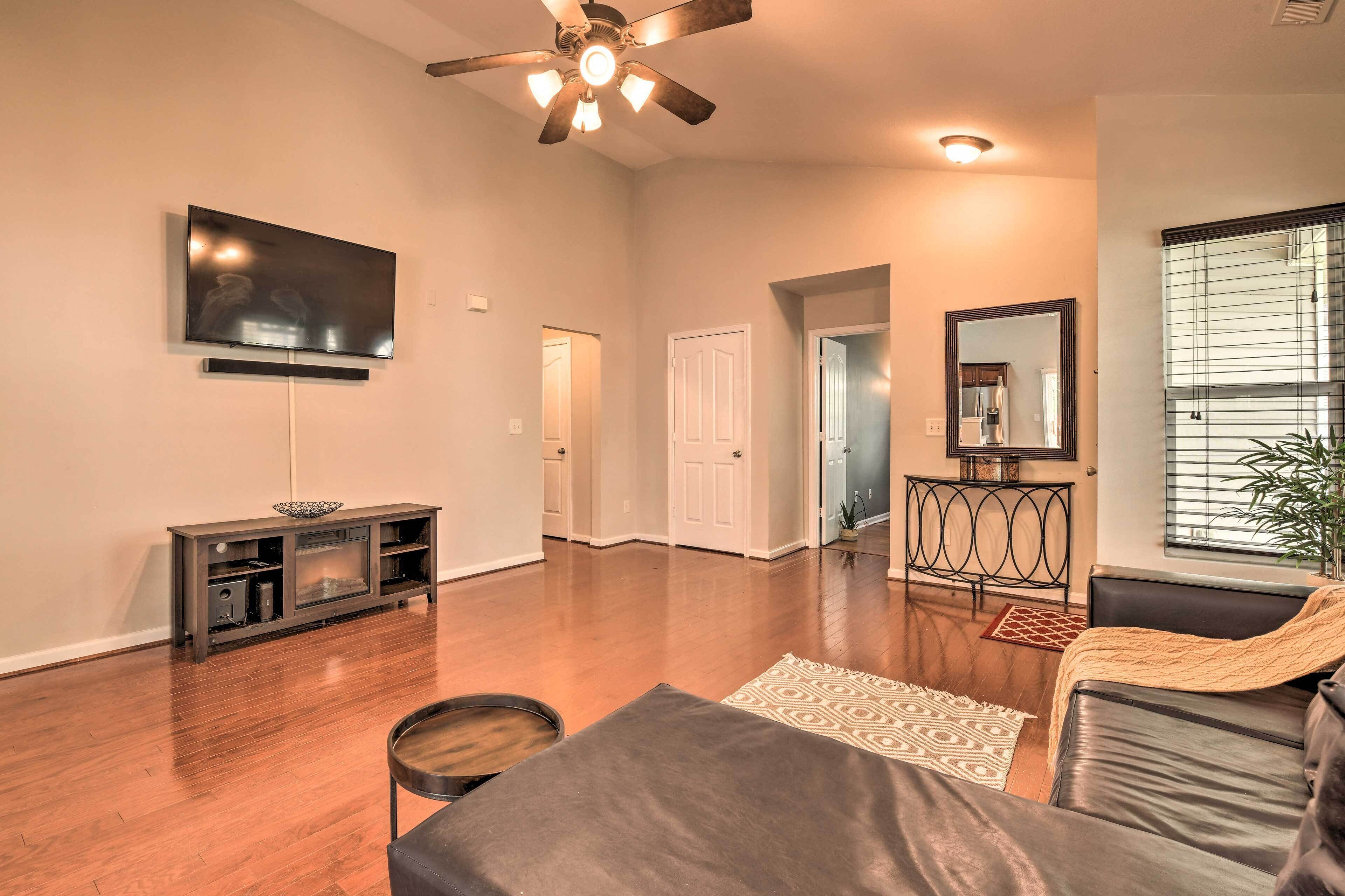 Pet-Friendly Retreat w/ Yard: ~ 8 Mi to Downtown!