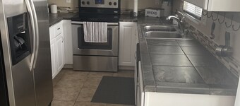 One block to the River, sports park, dogs, AC garage games!
